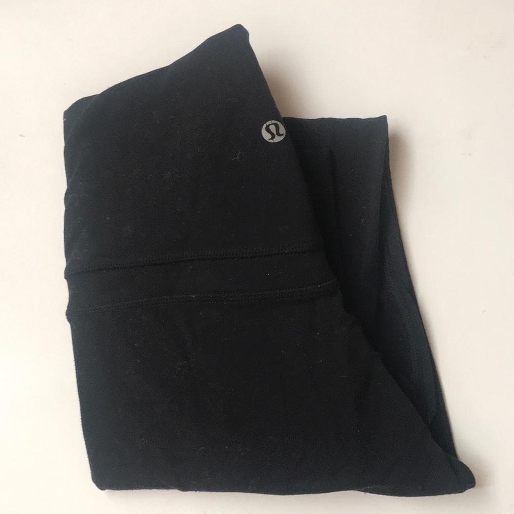 cropped LULULEMON leggings